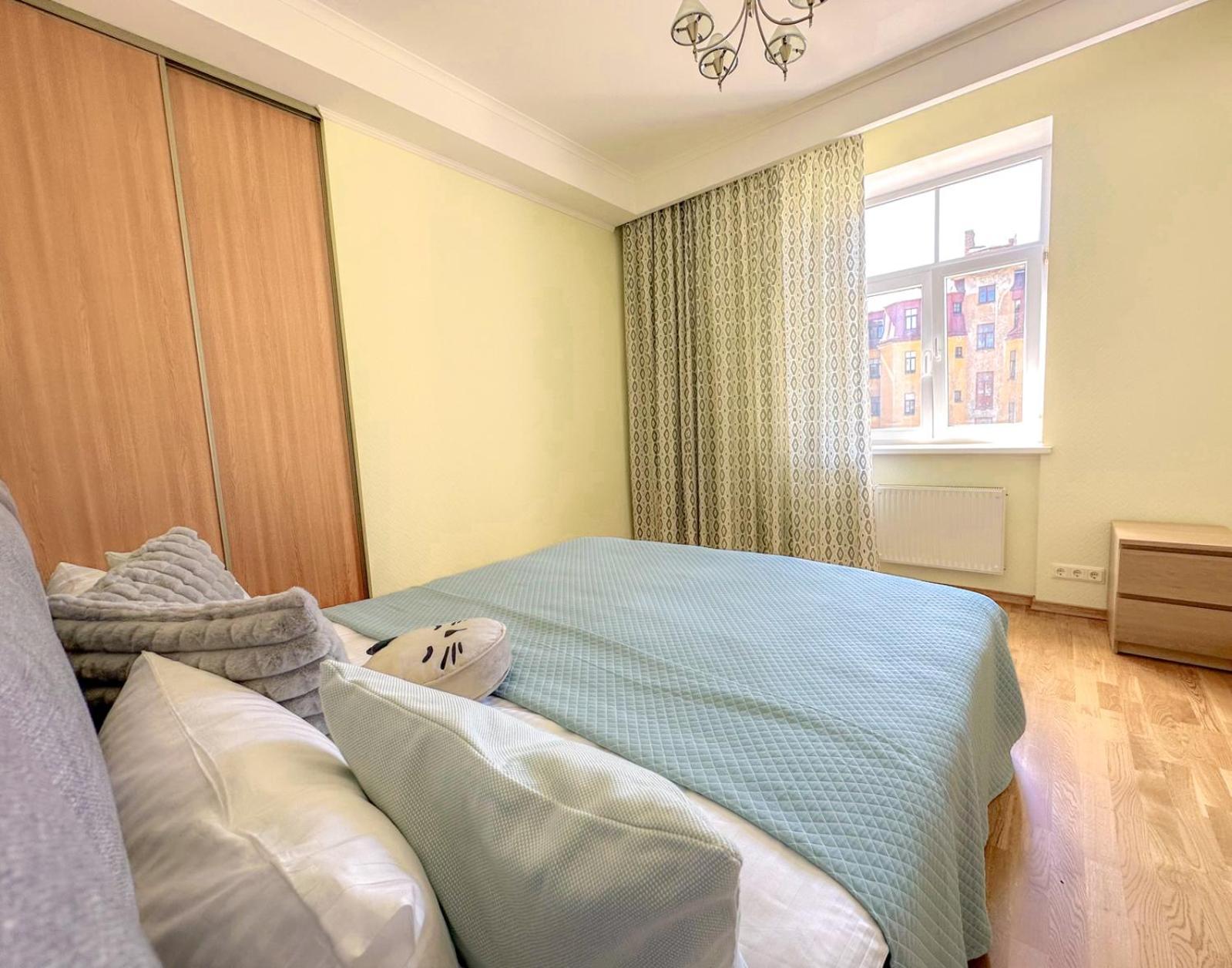 Heart, Bright, Loft View, Free Parking Apartment